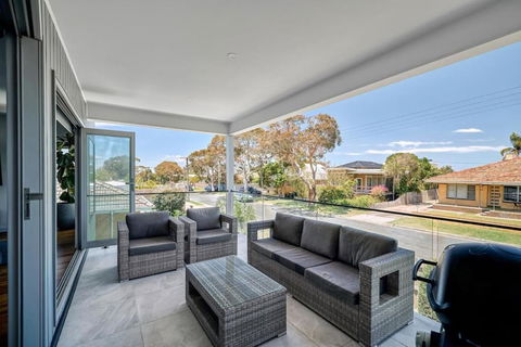 Gorgeous Grandview Getaway - Accommodation Georgetown 4