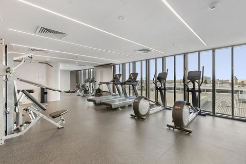 Gorgeous High-Rise Unit With Sky Bar Pool And Gym - Accommodation Georgetown 4