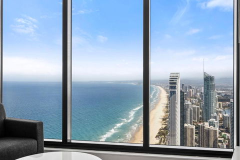 Gorgeous Oceanview 2B2B Beachfront Apartment In Surfers - Accommodation Georgetown 1