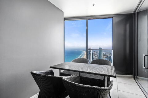 Gorgeous Oceanview 2B2B Beachfront Apartment In Surfers - Accommodation Georgetown 3