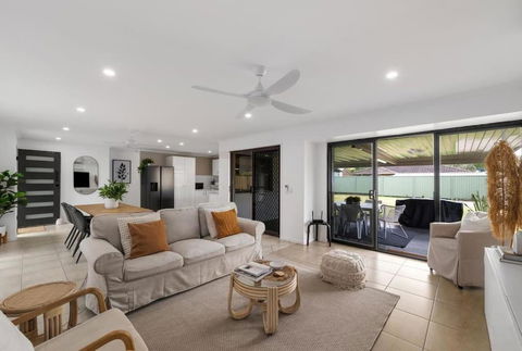 Gorgeous Coastal Escape On The Sunshine Coast, Family & Pet Friendly - Accommodation Georgetown 4