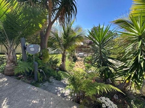 Garden View Single Ensuite Room - Accommodation Georgetown 0
