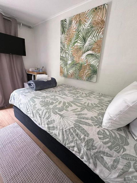 Garden View Single Ensuite Room - Accommodation Georgetown 1