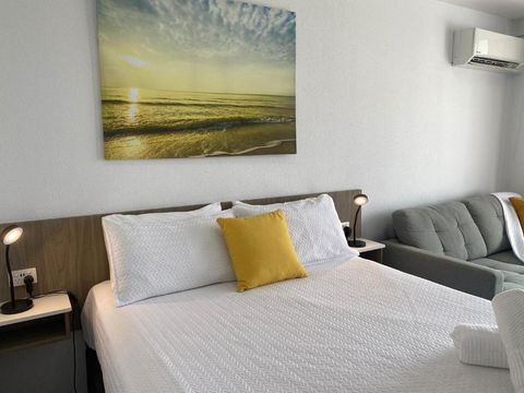 Gorgeous Waterfront Views - 212 Aquarius - Accommodation Georgetown 1