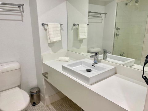 Gorgeous Waterfront Views - 212 Aquarius - Accommodation Georgetown 2
