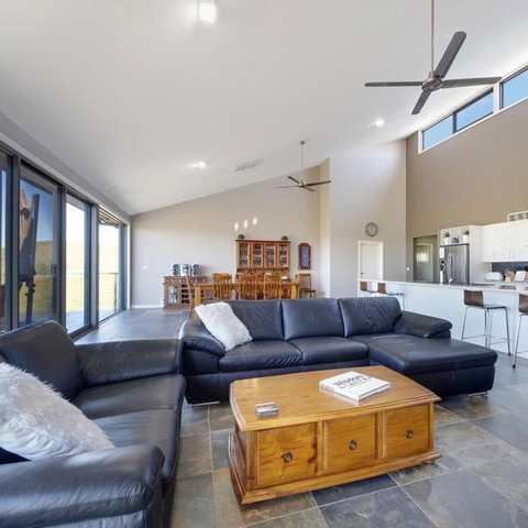 GOULBURN ALPACA FARM STAY - Accommodation Georgetown 1