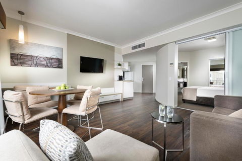 Grand Hotel And Apartments Townsville - Accommodation Georgetown 3