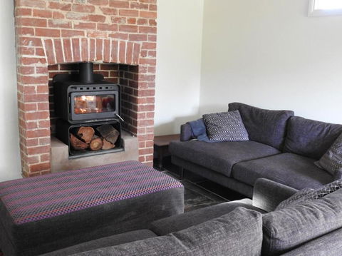 Grape Pickers Cottage - Accommodation Georgetown 2