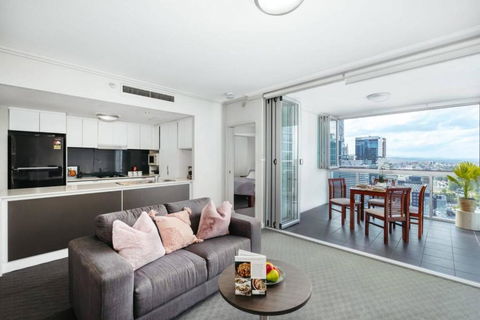Great Value CBD 2 Beds Apt Free Carpark Pool And Gym - Accommodation Georgetown 0