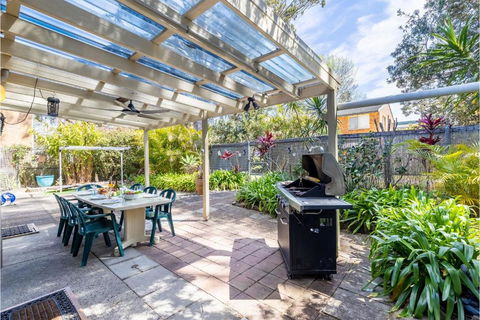 Gretel Beach House 5 Gretel Cl Perfect Pet Friendly House With Air Con And WiFi - Accommodation Georgetown 0