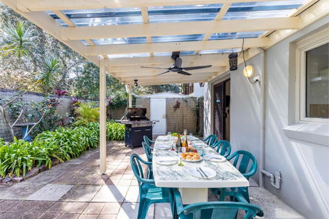 Gretel Beach House 5 Gretel Cl Perfect Pet Friendly House With Air Con And WiFi - Accommodation Georgetown 2