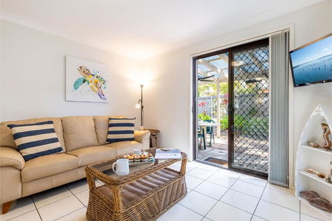 Gretel Beach House 5 Gretel Cl Perfect Pet Friendly House With Air Con And WiFi - Accommodation Georgetown 4