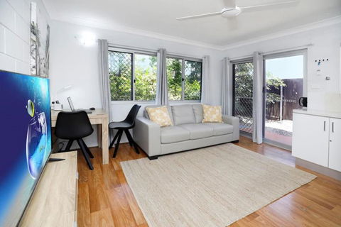 Ground Floor Easy Unit Close To City 4 - Accommodation Georgetown 0