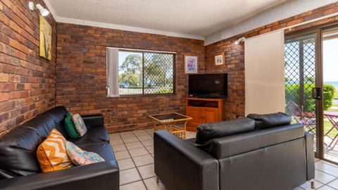 Ground Floor With Water Views And Pool! - Accommodation Georgetown 4
