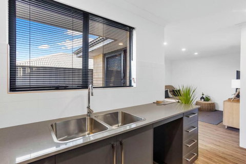 Guildford Family Hideaway - Accommodation Georgetown 3