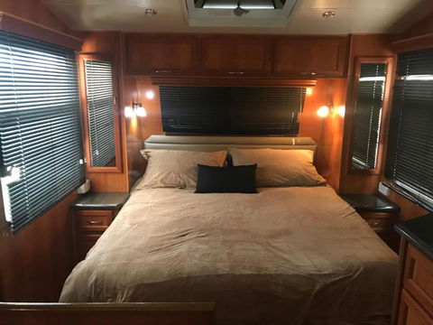 Gympie Luxury Caravan With Ensuite Bathroom - Accommodation Georgetown 4