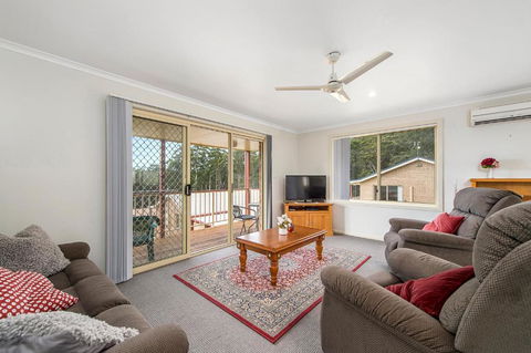 H1211 Mission Terrace Lakewood Heights Estate - Accommodation Georgetown 0