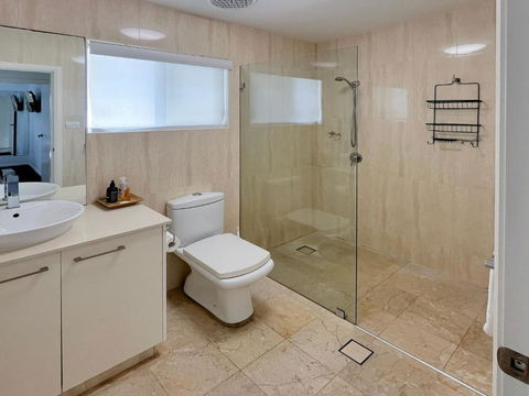 H2O Holiday Apartments Unit 12 - Accommodation Georgetown 3