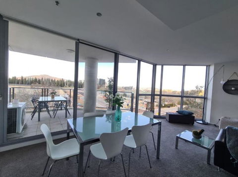Grand 2BR Between ANU And City - Accommodation Georgetown 3