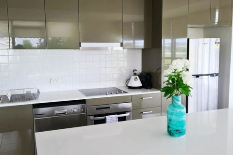 Grand 2BR Between ANU And City - Accommodation Georgetown 4