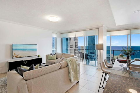 HIGH FLOOR GUARANTEE - 3 Bedroom Plus Study Apartments At Chevron Renaissance - Self Contained & Privately Managed - Wow Stay - Accommodation Georgetown 1