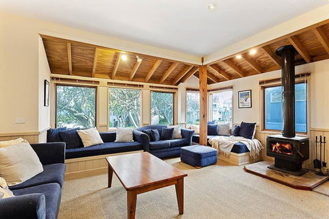 HAY SHED Chalet, Alpine-getaways - Accommodation Georgetown 2