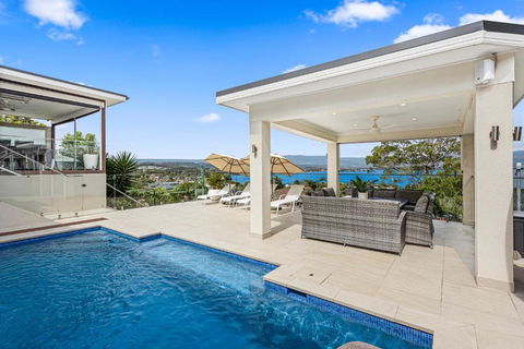 HEATed Pool, Lake & Beach, Luxury 5 B/R House - Accommodation Georgetown 0