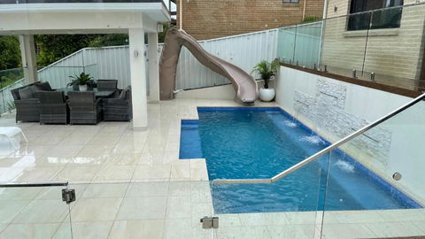 HEATed Pool, Lake & Beach, Luxury 5 B/R House - Accommodation Georgetown 2