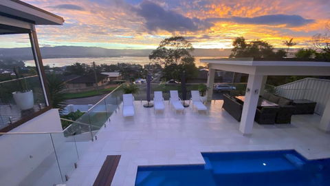 HEATed Pool, Lake & Beach, Luxury 5 B/R House - Accommodation Georgetown 1