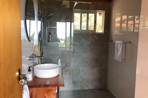 HEXAGON BEACH HOUSE Binalong Bay Of Fires Views - Accommodation Georgetown 3