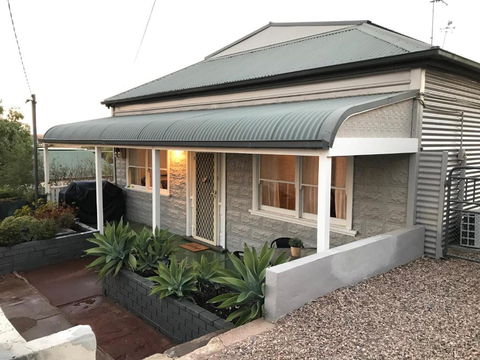 HILLSIDE HAVEN CHARMING C1920 COTTAGE Pet Friendly Sleeps 1 - 6 - Accommodation Georgetown 0