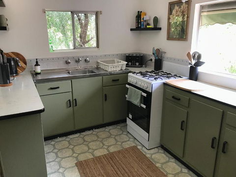 HILLSIDE HAVEN CHARMING C1920 COTTAGE Pet Friendly Sleeps 1 - 6 - Accommodation Georgetown 3