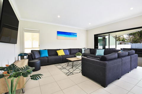 Adriatic Jervis Bay - 2 Min Walk To Beach - Family Friendly - Accommodation Georgetown 1