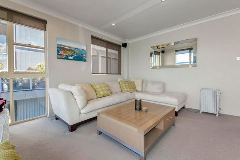 Alcheringa Unit 3 & 4, 32 Sandy Point Road - Accommodation Georgetown 1