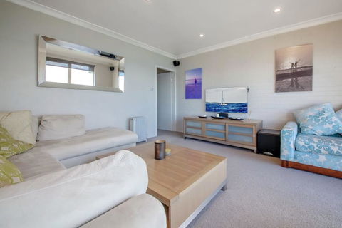 Alcheringa Unit 3 & 4, 32 Sandy Point Road - Accommodation Georgetown 2