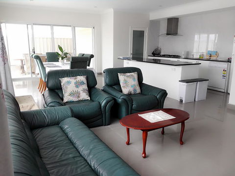 Alkimos Beach Retreat - Accommodation Georgetown 0