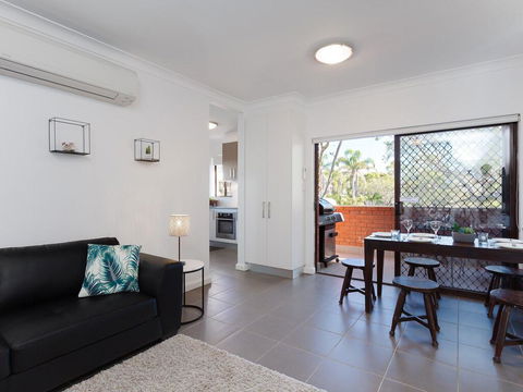 Amanda Court 2/1 Weatherly Cl - Renovated Unit With Aircon, Wifi And Close To The Beach - Accommodation Georgetown 2