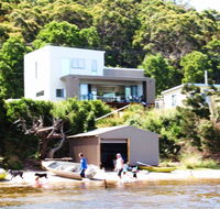 Amazing Ansons Bay Absolute Waterfront Beach House - Accommodation Georgetown