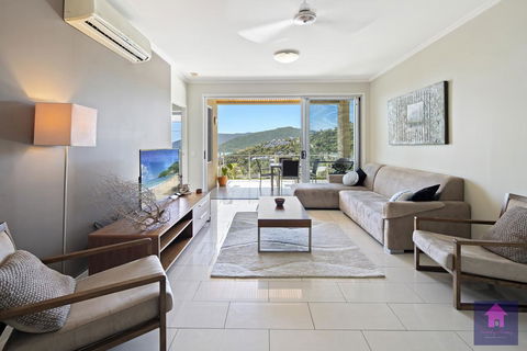Amazing Ocean Views, Pool, Award Winning Location, Airlie Beach - Accommodation Georgetown 3