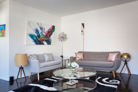 Apartment With Balcony And Parking Near Racecourse - Accommodation Georgetown 1
