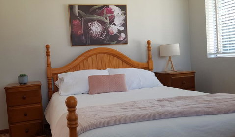 Apartment With Sweeping View Of The Bay, 2 Bedrooms, Sleeps 5 - Accommodation Georgetown 1