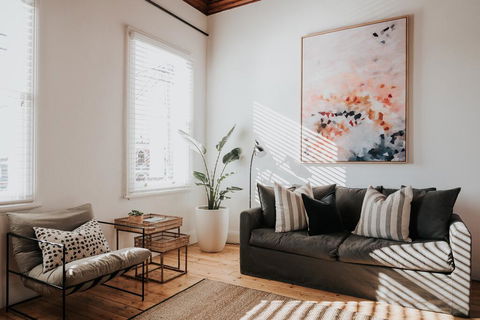 Apartments On Belmore - The Ledger - Accommodation Georgetown 0