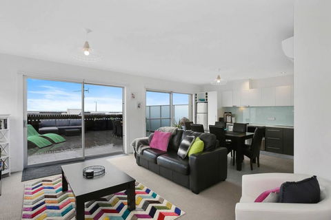 APOLLO 13 PENTHOUSE - Free Wifi & Huge Terrace! - Accommodation Georgetown 0
