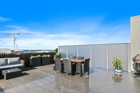 APOLLO 13 PENTHOUSE - Free Wifi & Huge Terrace! - Accommodation Georgetown 3