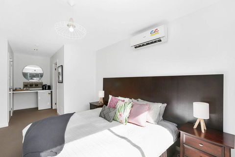 APOLLO 13 STUDIO - Free Wifi, Opposite Beach! - Accommodation Georgetown 1