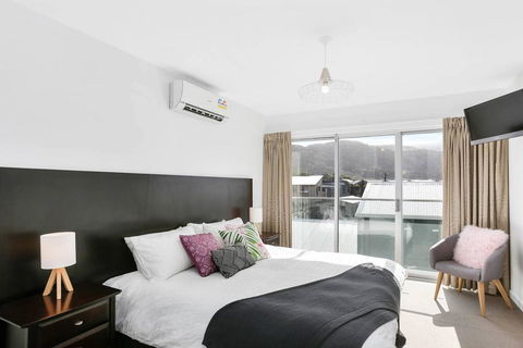 APOLLO 13 STUDIO - Free Wifi, Opposite Beach! - Accommodation Georgetown 0