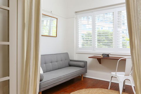 Art Deco Oasis Minutes From The City - Accommodation Georgetown 2