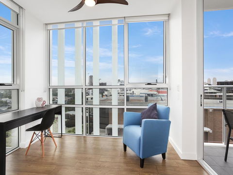 As The Sun Sets - Modern And Spacious 2BR Zetland Apartment Facing The Setting Sun - Accommodation Georgetown 3