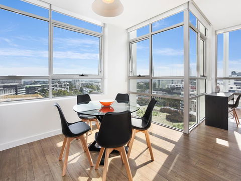 As The Sun Sets - Modern And Spacious 2BR Zetland Apartment Facing The Setting Sun - Accommodation Georgetown 1