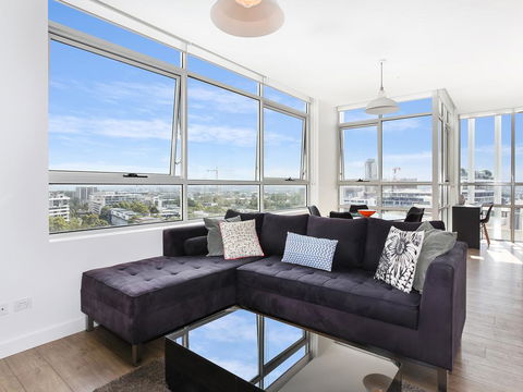 As The Sun Sets - Modern And Spacious 2BR Zetland Apartment Facing The Setting Sun - Accommodation Georgetown 0